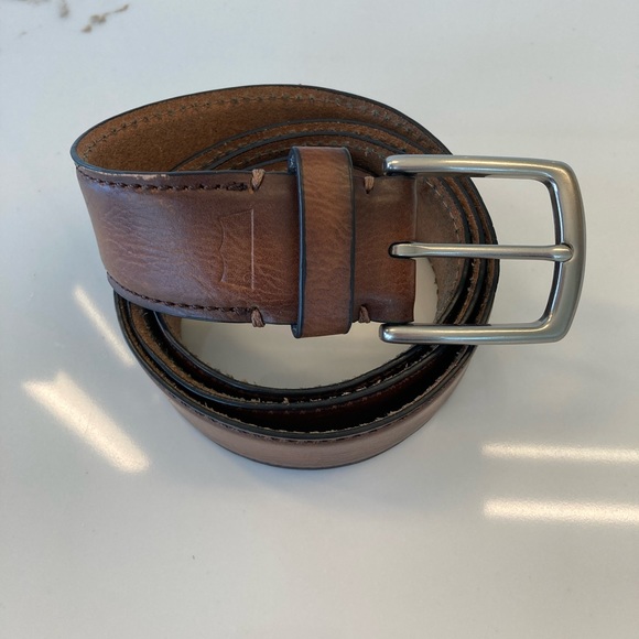 Levi's Other - Men’s Levi’s Brown Leather Belt Sz 36”
